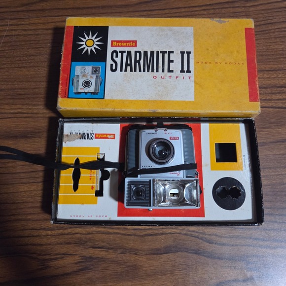 Kodak Other - Vintage Kodak Brownie Starmite II Camera 127 Film Outfit with Original Box